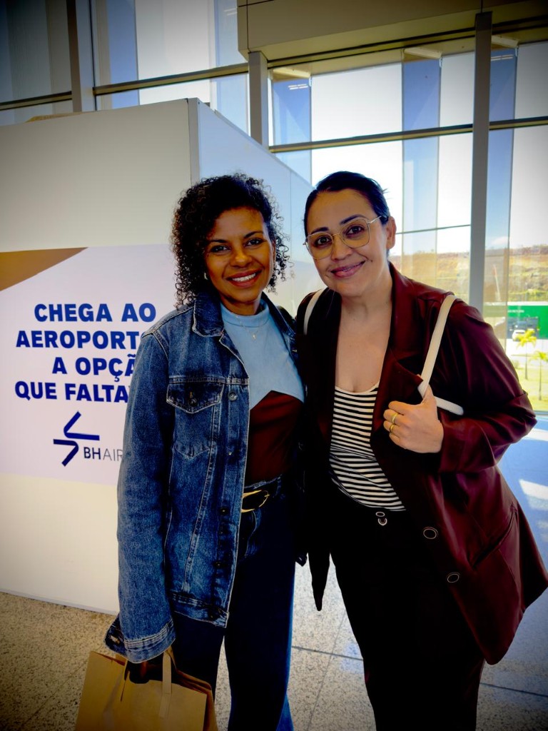 Sheylla Rodrigues no aeroporto de Belo Horizonte, a caminho da turnê ministerial